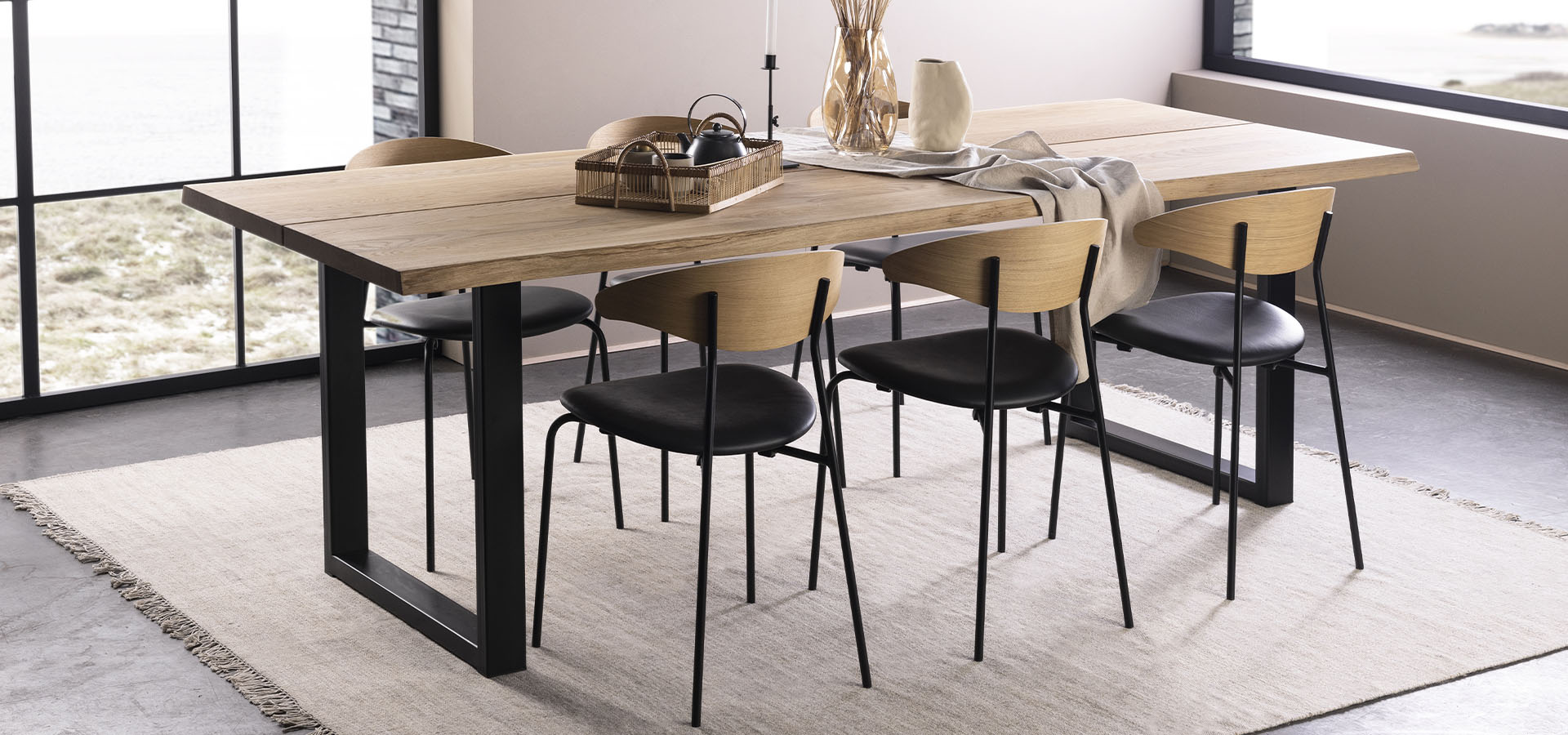 hero_vepsalainen_kristensen&kristensen_&aring;land-ruokap&ouml;yt&auml;_tammi_diningtable_oak_1_0000_&Aring;LAND_Plate_1_C4_oak_U-leg_008.jpg