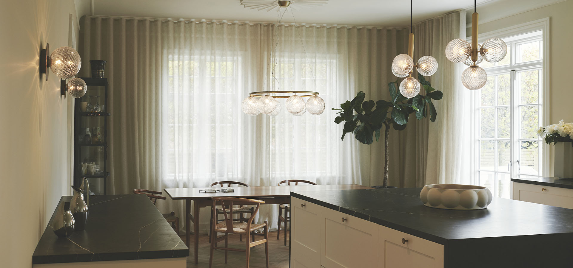hero_vepsalainen_nuura_seinäkattovalaisimet_kulta_wallpendantlamps_gold_1_0000_Hellerup_Miira 4_Miira 8 Circular_Liila 1.jpg