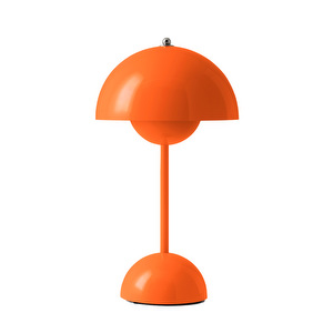 Flowerpot VP9 -pöytävalaisin, zesty orange, ladattava