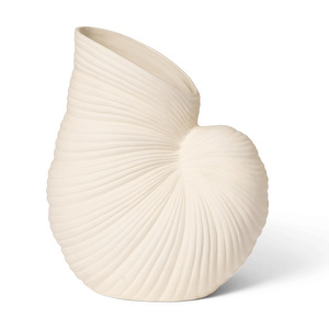 Shell-maljakko, luonnonvalkoinen