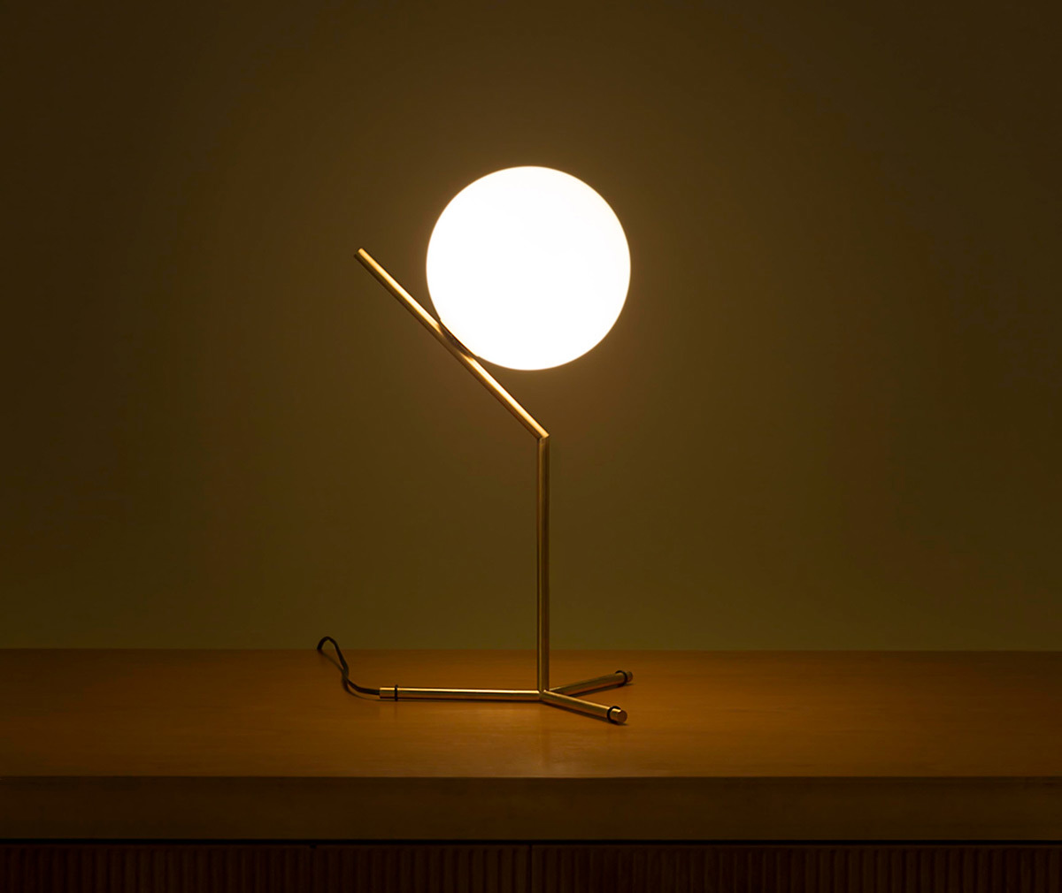 IC Lights T1 -pöytävalaisin