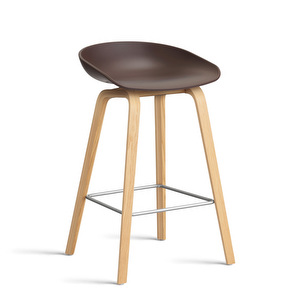 About A Stool AAS 32 -baarijakkara, raisin / tammi, K 65 cm