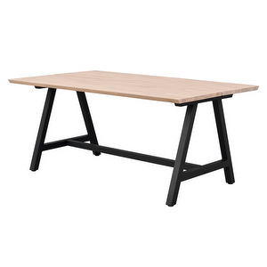 Carradale -jatkettava ruokapöytä, valkoöljytty tammi/musta A-jalka, 170 x 100 cm Carradale -jatkettava ruokapöytä, valkoöljytty tammi/musta A-jalka, 170 x 100 cm