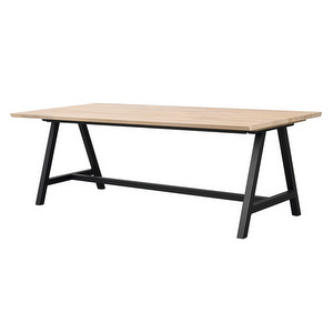 Carradale -jatkettava ruokapöytä, valkoöljytty tammi/musta A-jalka, 220 x 100 cm Carradale -jatkettava ruokapöytä, valkoöljytty tammi/musta A-jalka, 220 x 100 cm